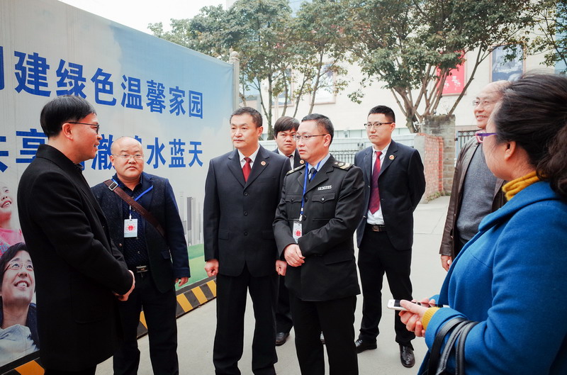 图二、3月15日，市食药监督局、检察院、市教育局安全科、市中区政府联合检查组检查午餐情况.jpg
