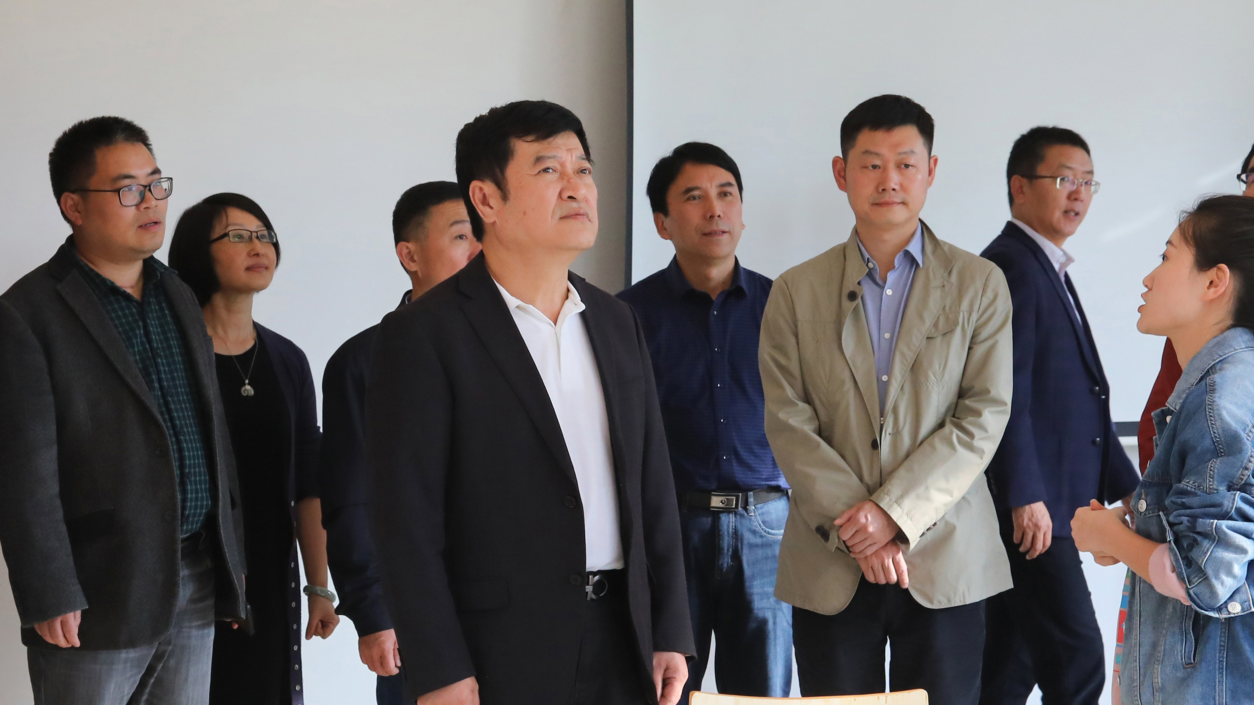 省委主題教育督查組到樂山實(shí)中開展調(diào)研：參觀心健中心1.jpg