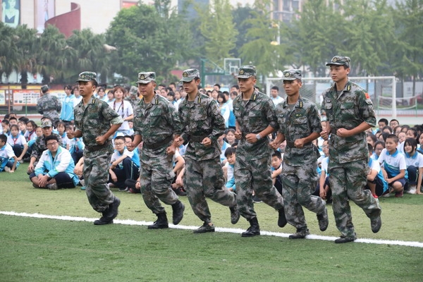 20190902-樂山實(shí)中初二（2021屆）國防教育16.JPG
