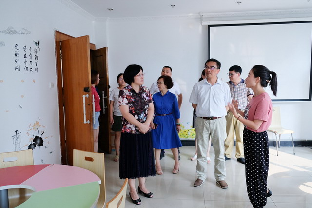 20190826-市委宣傳部余麗部長教育局陳昆局長檢查樂山實(shí)中開學(xué)工作017.jpg