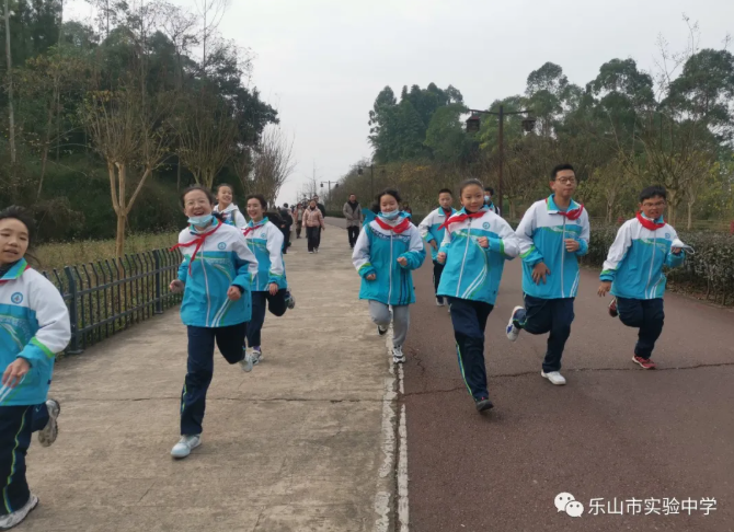 乐山市实验中学校服图片